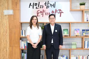 스케이트장 유치관련 필리핀주지사 면담 의 사진